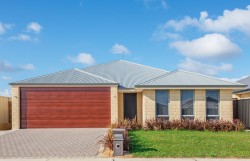 Mass Image Compressor Compressed this image. https://sourceforge.net/projects/icompress/